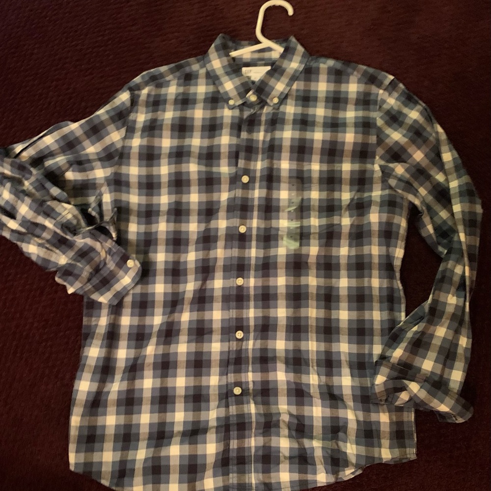 GAP NWT Men’s Blue and White Plaid Button-Down Shirt - medium